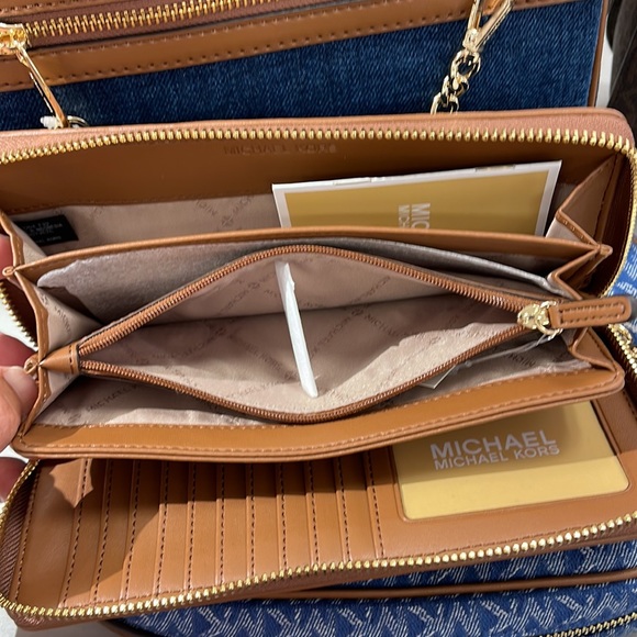 Michael Kors Jet Set Travel Large Travel CONTINENTAL 
Indigo - Picture 12 of 16